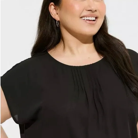 Set of 2 size 18(2x) tops from torrid. One pink one black, Brand NWT! - Picture 6 of 9